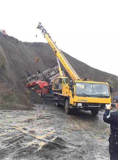 兴山区上犹道路救援